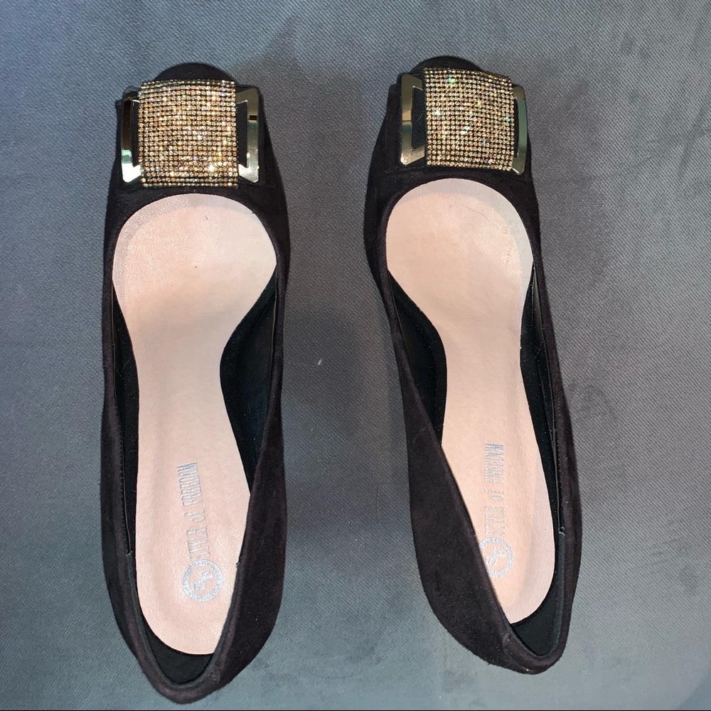 European designer women’s shoes black size 40EU